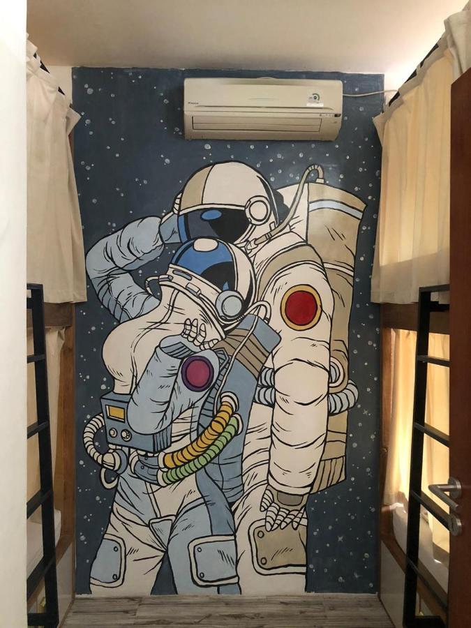 Stellar Capsules Hostel Семиняк Екстериор снимка