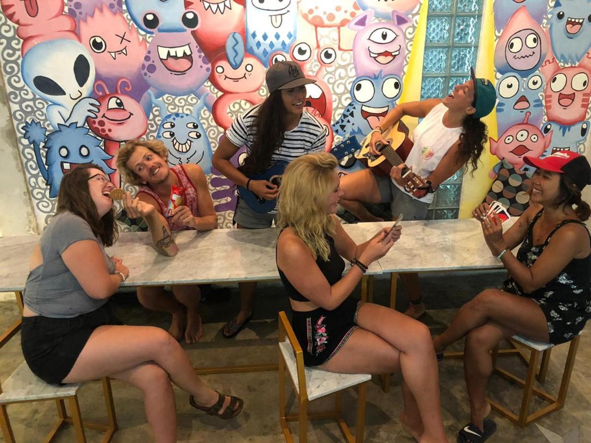 Stellar Capsules Hostel Семиняк Екстериор снимка The cast of the podcast in 2019