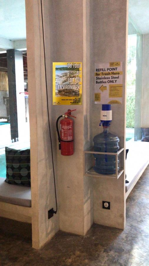Stellar Capsules Hostel Семиняк Екстериор снимка A fire extinguisher in a public place